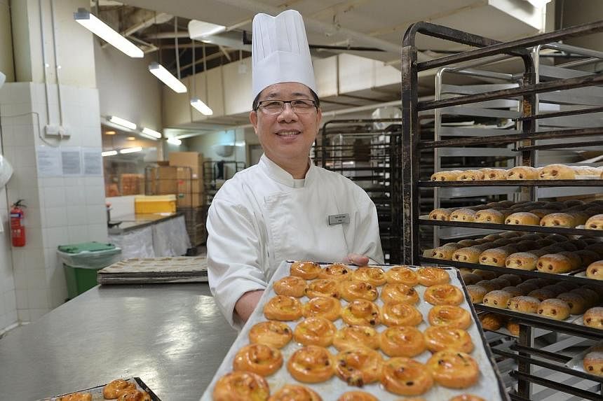 Mr Teoh Ah Kian, a baker at the bakery in Giant Hypermart in IMM.&nbsp;After working as an engineer for 30 years, Mr Teoh Ah Kian decided to finally do what he has always wanted: bake for a living. -- ST PHOTO:&nbsp;CAROLINE CHIA