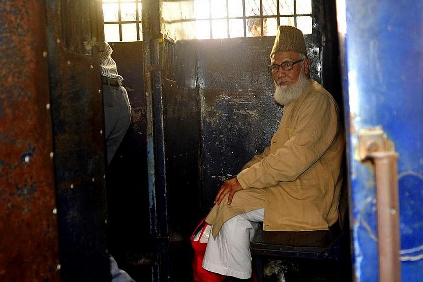 Bangladesh leader of the Jamaat-e-Islami party, Motiur Rahman Nizami, 70, sits inside a prison van following sentencing at a court in Chittagong on Jan 30, 2014.&nbsp;A Bangladesh war crimes court on Wednesday handed a death sentence to the leader of