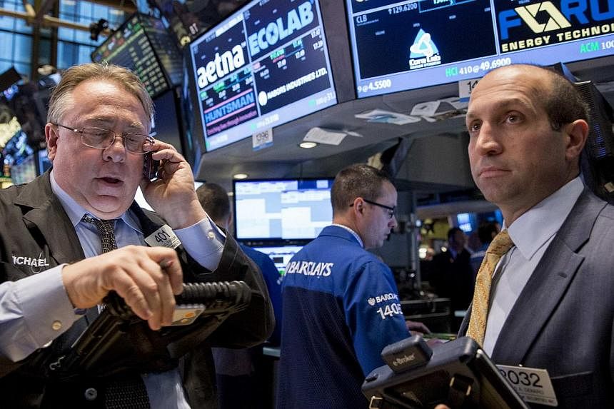Traders work on the floor of the New York Stock Exchange Oct 28, 2014. The Dow jumped back above 17,000 on Tuesday following a strong report on US consumer confidence and another round of mostly solid corporate earnings. -- PHOTO:&nbsp;REUTERS