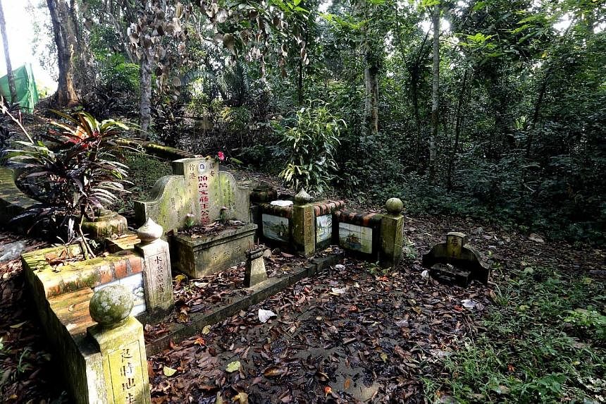 The Land Transport Authority (LTA) is looking for the descendants of five deceased buried in Seh Ong Cemetery. -- ST PHOTO: CHEW SENG KIM