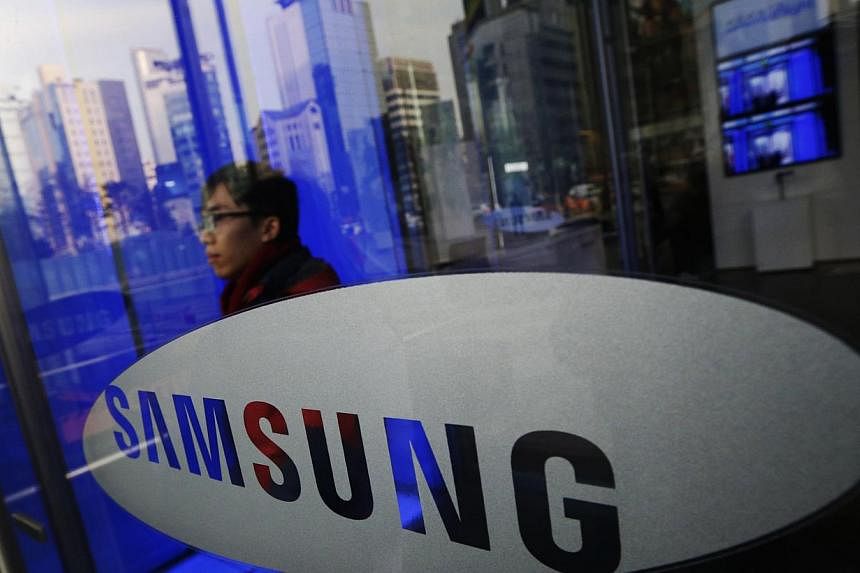 A man walks out of Samsung Electronics headquarters in Seoul on Jan 6, 2014. -- PHOTO: REUTERS