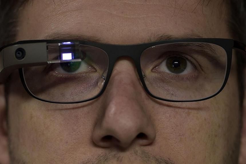 A man wears the Google glasses at the computer science lab&nbsp;in Buenos Aires on Sept 23, 2014.&nbsp;-- PHOTO: AFP