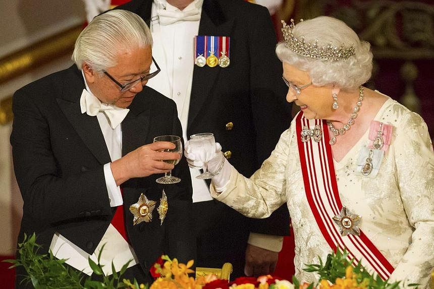 President of Singapore Tony Tan Keng Yam and Queen Elizabeth II share a toast during a state banquet at Buckingham Palace in central London, on day one of the President of Singapore's state visit to Britain, on Oct 21, 2014. -- PHOTO: REUTERS
