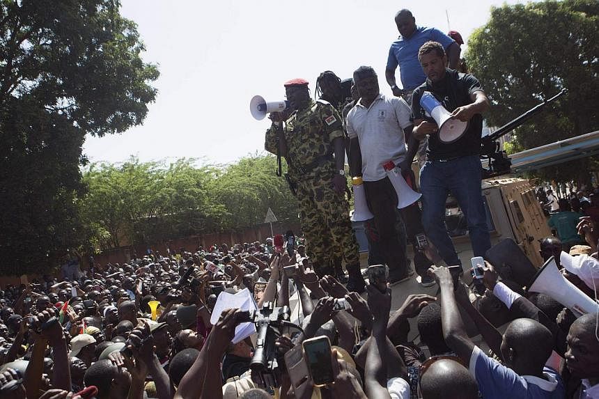 Lieutenant Colonel Yacouba Isaac Zida of Burkina Faso's presidential guard speaks to anti-government protesters in front of army headquarters in Ouagadougou, capital of Burkina Faso on Oct 31, 2014. -- PHOTO: REUTERS