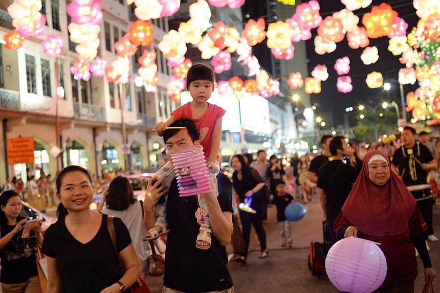 Researchers will follow 5,000 families from year to year, tracking their lives and aspirations, in the first academic survey of its kind in Singapore. The long-term study by the Institute of Policy Studies (IPS) began on Saturday. -- PHOTO: AFP