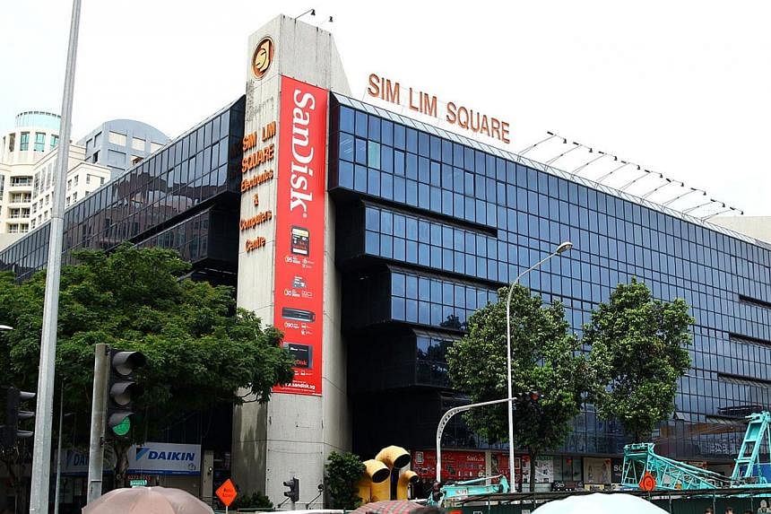 The management committee of Sim Lim Square on Monday appealed for help to tackle the problem of errant retailers at the mall, in a desperate move to salvage its reputation. -- PHOTO: ST FILE
