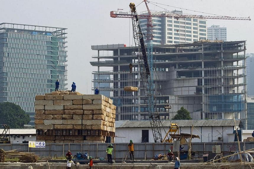Indonesia's economy grew at its slowest pace for five years in the third quarter, official data showed Wednesday, underlining the challenge for new President Joko Widodo to get South-east Asia's top economy back on track. -- PHOTO: AFP