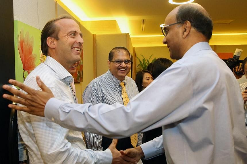 DPM Tharman with council members (from left) Oscar de Bok from DHL Supply Chain and Aziz Amirali Merchant from Keppel FELS.