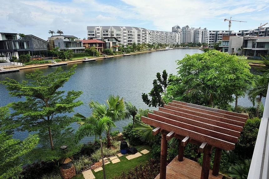 Prices of luxury homes in Singapore fell 10 per cent in the 12 months to the end of September - the worst performance in its category across 33 cities surveyed by property consultants Knight Frank. -- PHOTO: ST FILE
