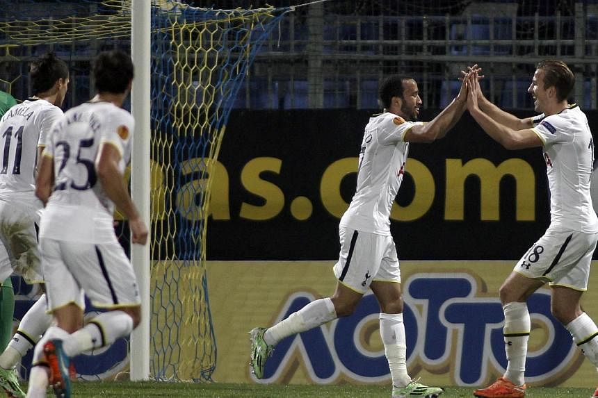 Tottenham Hotspur's Andros Townsend (left) celebrates his goal with teammate Harry Kane (right) during the Uefa Europa League group C football match between Asteras Tripolis and Tottenham Hotspur, in Tripoli south west in Greece, on Nov 6, 2014. -- P