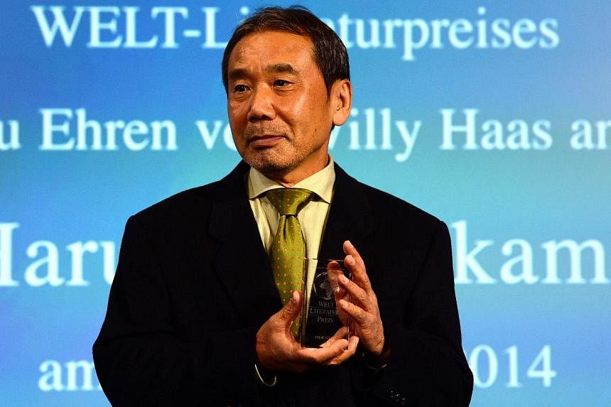 Japanese writer Haruki Murakami poses with his trophy prior to an award ceremony for the Germany's Welt Literature Prize bestowed by the German daily Die Welt, in Berlin on Nov 7, 2014.&nbsp;-- PHOTO: AFP