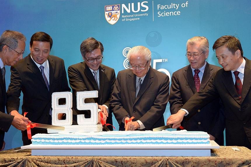 The National University of Singapore (NUS) Faculty of Science held a dinner celebration on 8 Nov, 2014 to commemorate its 85th anniversary. NUS Science will confer the prestigious Alumni Awards on 16 exceptional Science alumni in recognition of their