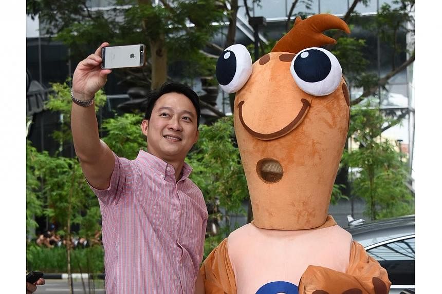 Dr Lam Pin Min and Bobby taking a selfie.&nbsp;-- PHOTO: PA WATER-VENTURE