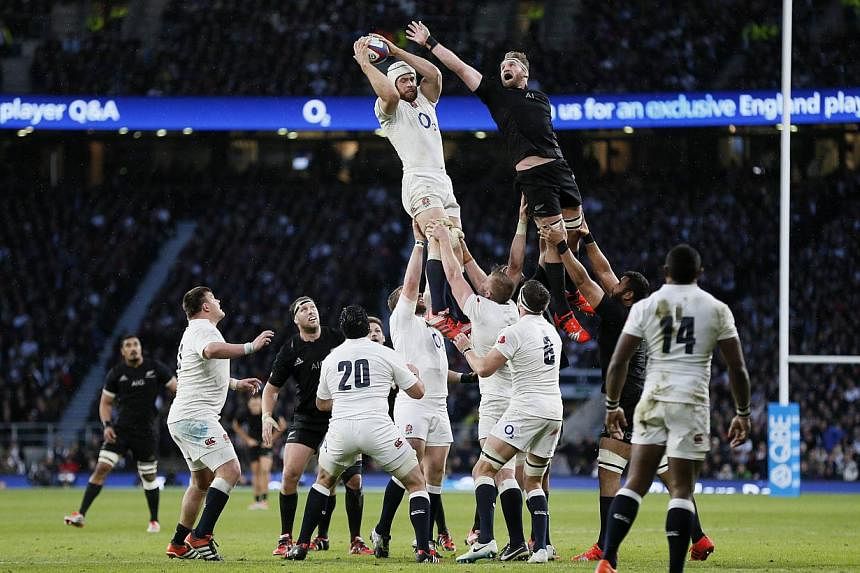 England's Dave Attwood (left) wins the line up against New Zealand's Kieran Read during their international rugby union match at Twickenham in London Nov 8, 2014. New Zealand started the European leg of their November tour with a hard-fought 24-21 wi