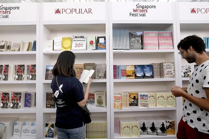People browsing at the Singapore Writers Festival white tentage.&nbsp;-- ST PHOTO:&nbsp;CHEW SENG KIM