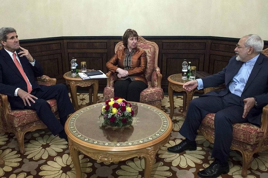 US Secretary of State John Kerry (left), EU envoy Catherine Ashton (centre) and Iranian Foreign Minister Mohammad Javad Zarif meet in Muscat on November 10, 2014. -- PHOTO: REUTERS