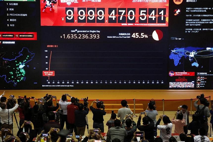 An electronic board shows the online transaction value on Alipay, an online payment system of China's leading e-commerce retailers Taobao.com and Tmall.com, at parent company Alibaba's headquarters in Hangzhou, Zhejiang province early Nov 11, 2014. -