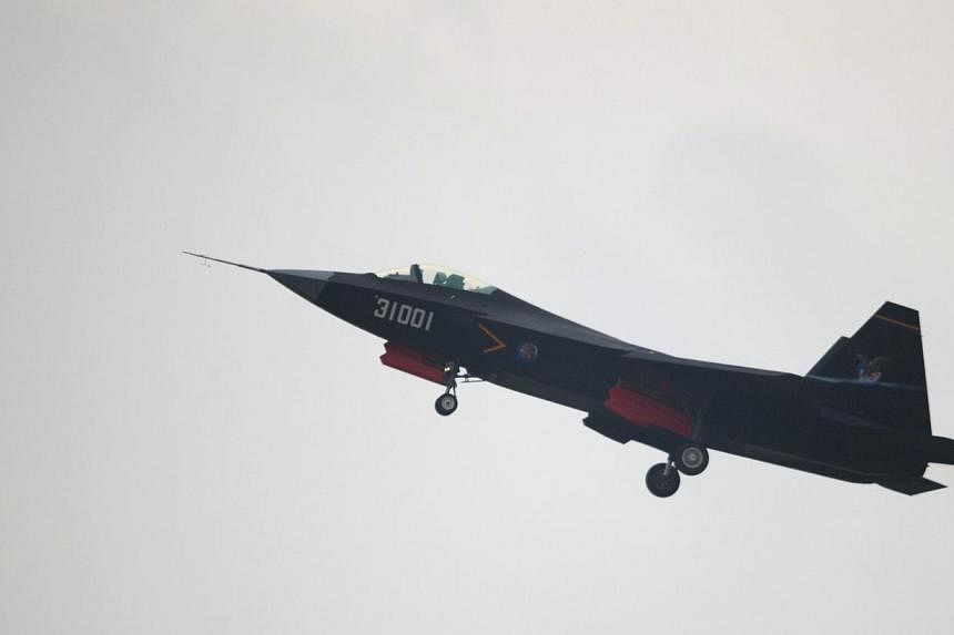 A Chinese J-31 stealth fighter performs at the Airshow China 2014 in Zhuhai, south China's Guangdong province on Nov 11, 2014.&nbsp;-- PHOTO: AFP