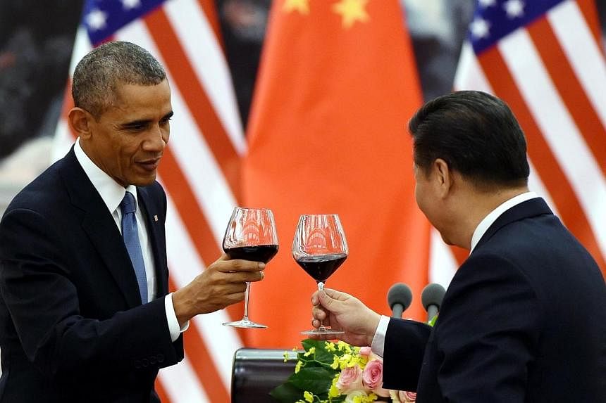 US President Barack Obama (left) and Chinese President Xi Jinping (right) drink a toast at a lunch banquet in the Great Hall of the People in Beijing on Nov 12, 2014.&nbsp;-- PHOTO: AFP