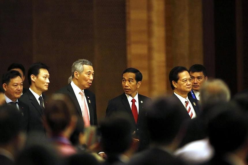 Singapore's Prime Minister Lee Hsien Loong (third right) and Indonesia's President Joko Widodo as they arrive at the opening ceremony of 25th ASEAN Summit in Myanmar International Convention Centre at Naypyitaw on Nov 12, 2014.&nbsp;-- PHOTO: REUTERS