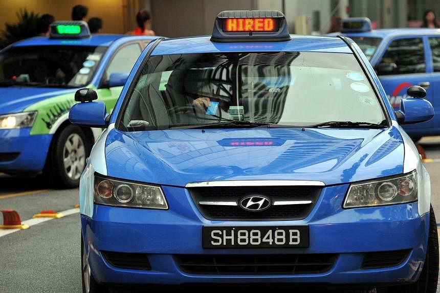About half of ComfortDelGro's taxis were unable to process bookings or accept cashless transactions on Wednesday, after telco StarHub began experiencing intermittent disruptions to its mobile network from the morning. -- PHOTO: ST FILE