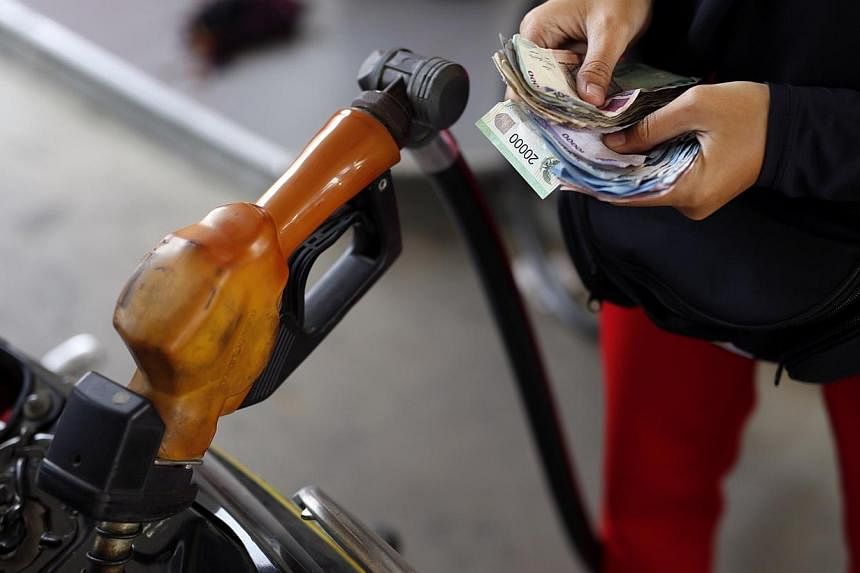 Indonesia's new government is rethinking the timing and size of a rise in subsidised fuel prices following a sharp drop in global oil prices, the vice president's office said on Thursday.