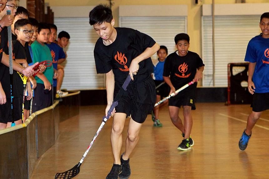 Northbrooks Secondary School students playing floorball. -- PHOTO: ST FILE