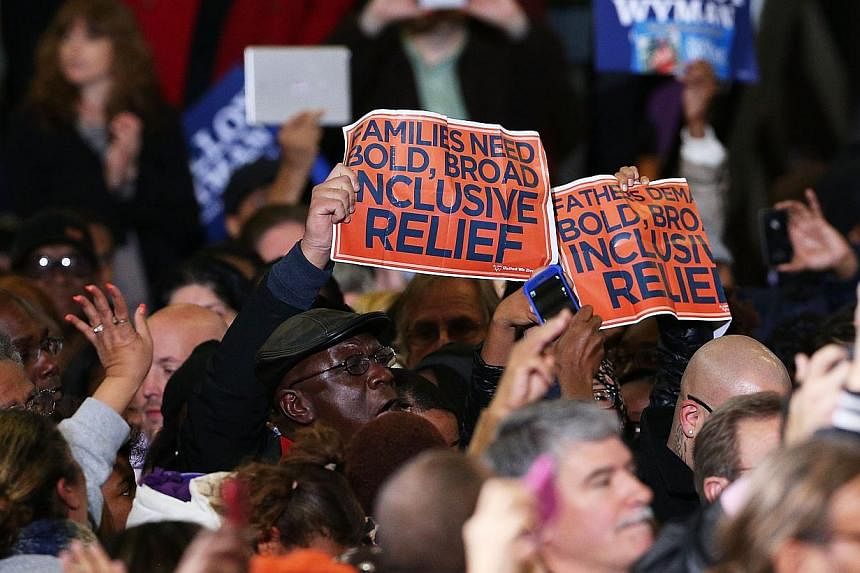 Hecklers on immigration policy interrupt US President Barack Obama as he speaks in support of of Connecticut Governor Dan Malloy in Bridgeport, Connecticut on Nov 2, 2014. -- PHOTO: AFP