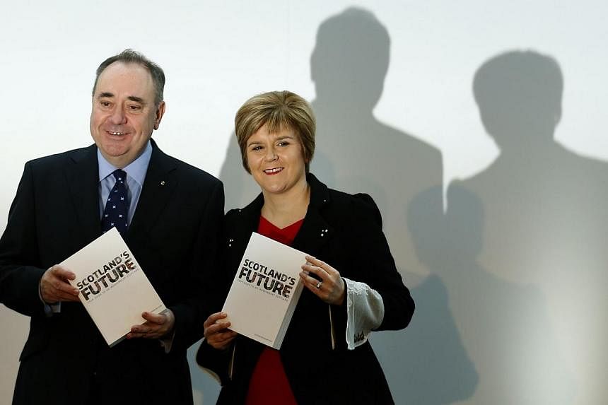 A file photograph show Scotland's First Minister Alex Salmond (left) and deputy First Minister Nicola Sturgeon holding copies of the referendum white paper on independence during its launch in Glasgow, Scotland Nov 26, 2013.&nbsp;&nbsp;Salmond will s