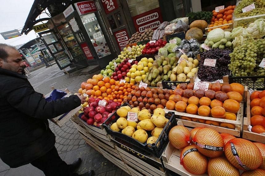 &nbsp;A street vendor displays fruits in St. Petersburg on Nov 12, 2014.&nbsp;The Russian people are behaving"entirely reasonably" in their response to the falling rouble, central bank governor Elvira Nabiullina said in a television interview broadca