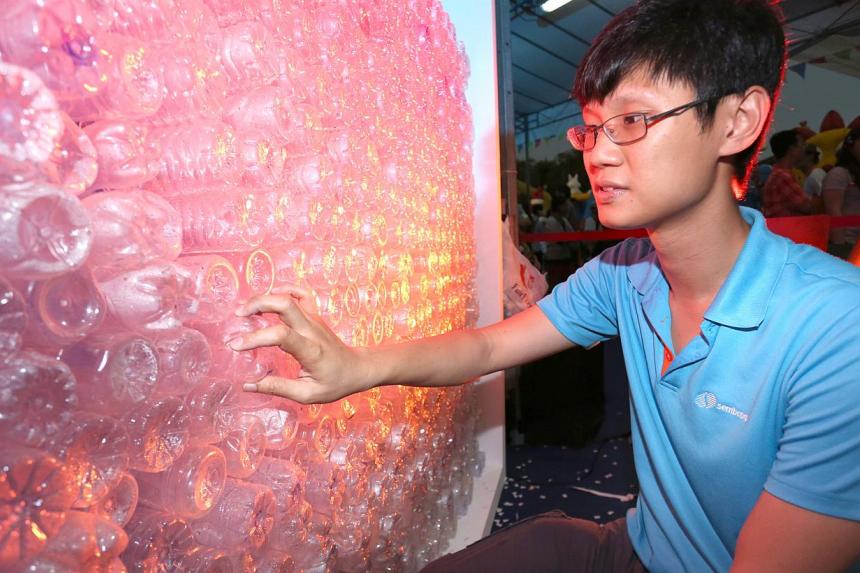 New Singapore record set for largest wall made of recyclable plastic