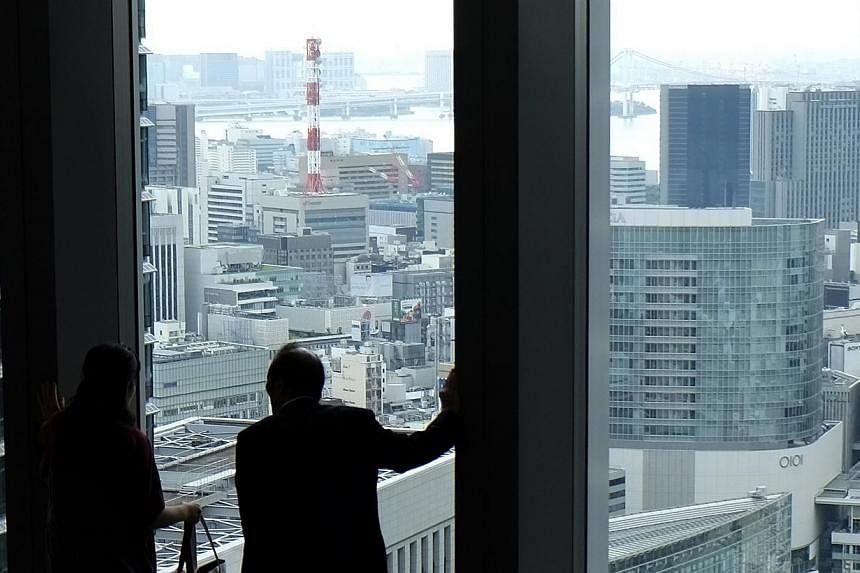 Japan's economy dropped into a recession after a second-straight quarter of contraction in a huge blow to Tokyo's bid to turn around years of laggard growth. -- PHOTO: REUTERS