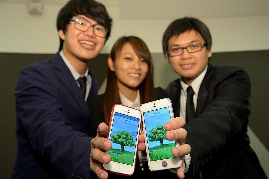 (From left) Libern Lin Yue Bin, 20, Fang LingQing, 20, and Yap Jian Le, Lester, 20, showing their award winning 'Apple Tree' apps at the Splash Awards.&nbsp;A team of 20-year-old Republic Polytechnic students have been awarded $30,000 to develop an a