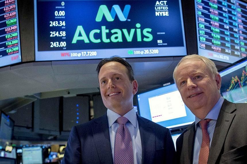 Actavis CEO Brenton Saunders (left) and Allergan CEO David Pyotton &nbsp;on the floor of the New York Stock Exchange on Nov 17, 2014. Allergan on Monday accepted a US$66 billion (S$85.6 billion) takeover bid from Actavis, closing the door on a hostil