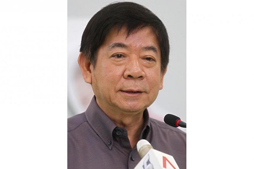 Public officers can face verbal and even physical abuse as they carry out their work, Minister for National Development Khaw Boon Wan said in a blog post on Tuesday, as he called for more "mutual respect". -- PHOTO: ST FILE