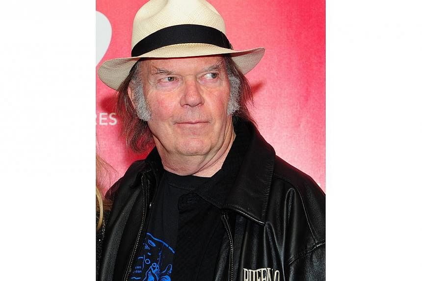 Rock icon Neil Young has pledged to stop drinking at Starbucks over an industry challenge to laws on genetically modified crops, but the coffee giant says the charges are false. -- PHOTO: AFP