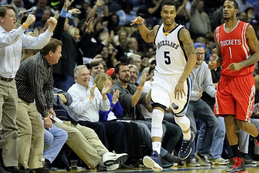 Memphis Grizzlies guard Courtney Lee (5) celebrates making a three point shot in the second half as Houston Rockets forward Trevor Ariza (1) looks on at FedExForum.&nbsp;Memphis Grizzlies mauled Houston 119-93 in a matchup between the two teams with 