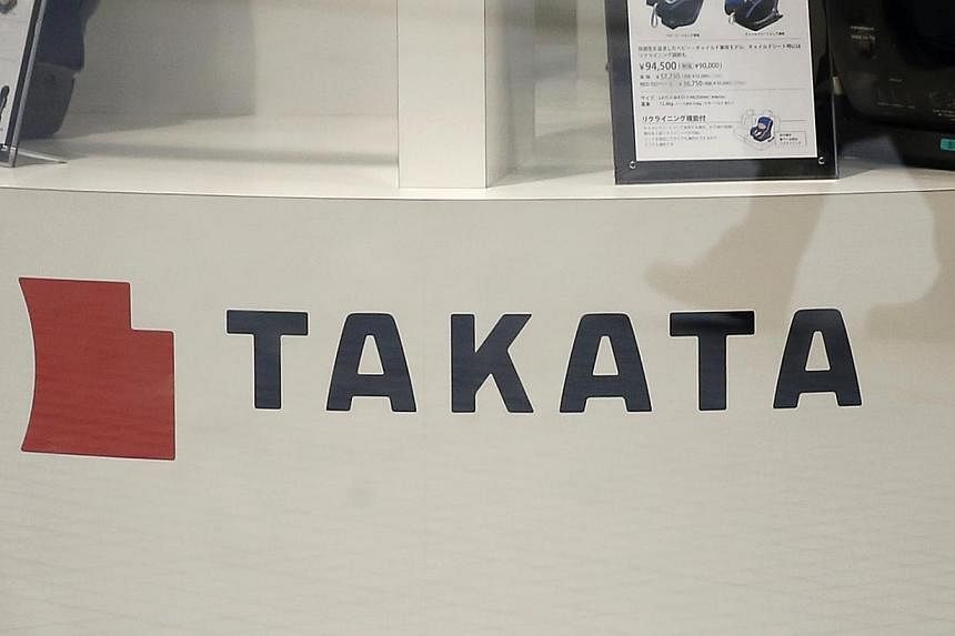United States safety regulators pushed on Tuesday for a nationwide recall of cars with defective Takata air bags, increasing the pressure on both the Japanese company and automakers ahead of a Senate hearing into the deadly problem. -- PHOTO: REUTERS