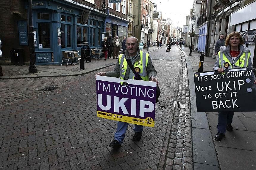 UKIP supporters canvassing for votes in Rochester, south-east of England, on Nov 18, 2014.&nbsp;-- PHOTO: REUTERS