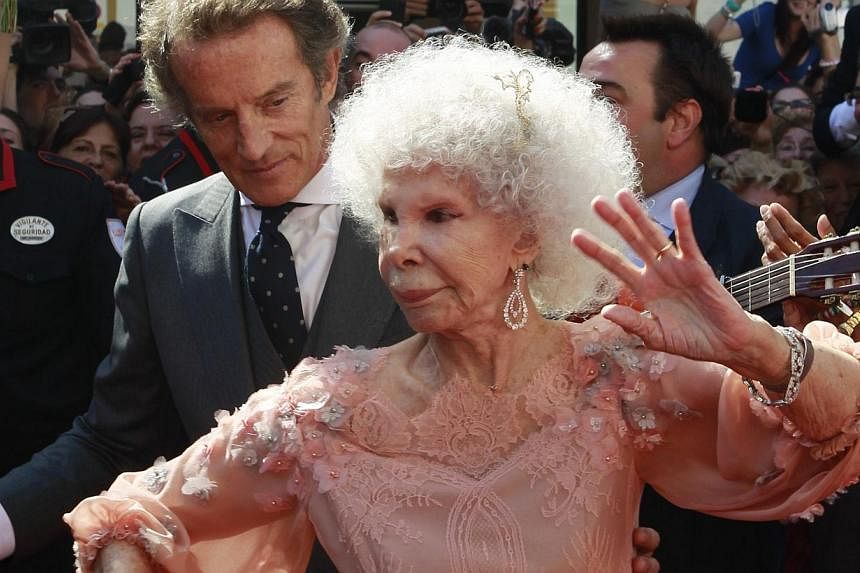Spain's Duchess of Alba Maria del Rosario Cayetana Fritz-James Stuart doing the flamenco beside her husband Alfonso Diez outside Las Duenas Palace after their wedding in Seville in this Oct 5, 2011, photo. -- PHOTO: REUTERS