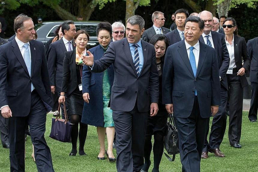 New Zealand Prime Minister John Key (left) and Minister for Primary Industries Nathan Guy (centre) welcome Chinese President Xi Jinping of China (right) to the Karaka Agitech Event in Auckland on Nov 21, 2014.&nbsp;Chinese President Xi Jinping arrive
