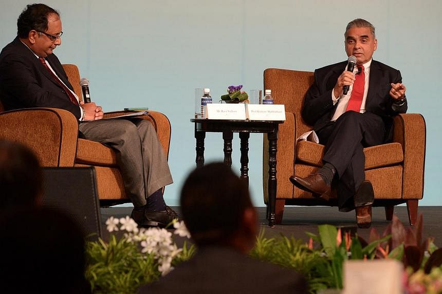 Straits Times foreign editor Ravi Velloor (left) with&nbsp;Professor Kishore Mahbubani.&nbsp;-- ST PHOTO: NG SOR LUAN