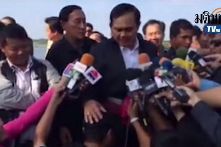 Thailand's military leader General Prayuth Chan-ocha with his hand on the reporter's head and scratching behind his ear. -- PHOTO: SCREENGRAB FROM YOUTUBE