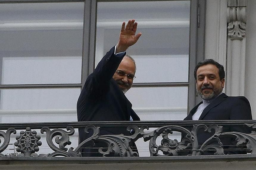 Iranian Foreign Minister Javad Zarif (left) and Abbas Araghchi, Iran's chief nuclear negotiator, stand on the balcony of Palais Coburg during a meeting between Iran and six world powers in Vienna Nov 22, 2014.&nbsp;Teheran is ready to allow nuclear i