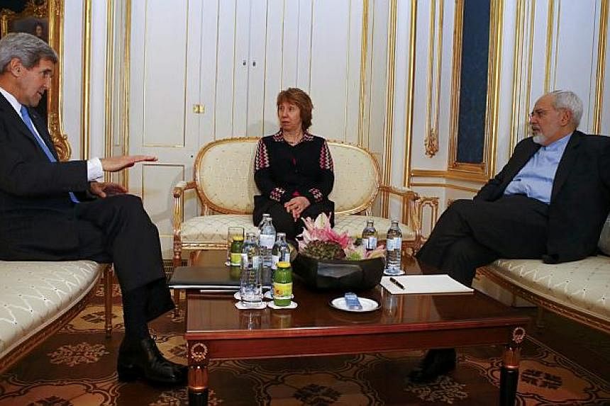 US Secretary of State John Kerry (left), Iranian Foreign Minister Javad Zarif (right) and EU envoy Catherine Ashton pose for photographers before a meeting in Vienna on November 22, 2014. -- PHOTO: REUTERS