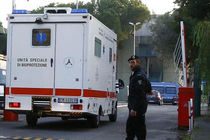 An ambulance carrying an Italian doctor, who contracted Ebola while working in Sierra Leone, arrives at the Lazzaro Spallanzani infectious diseases institute in Rome on Nov 25, 2014.&nbsp;A doctor who has become the first Italian to contract Ebola ar