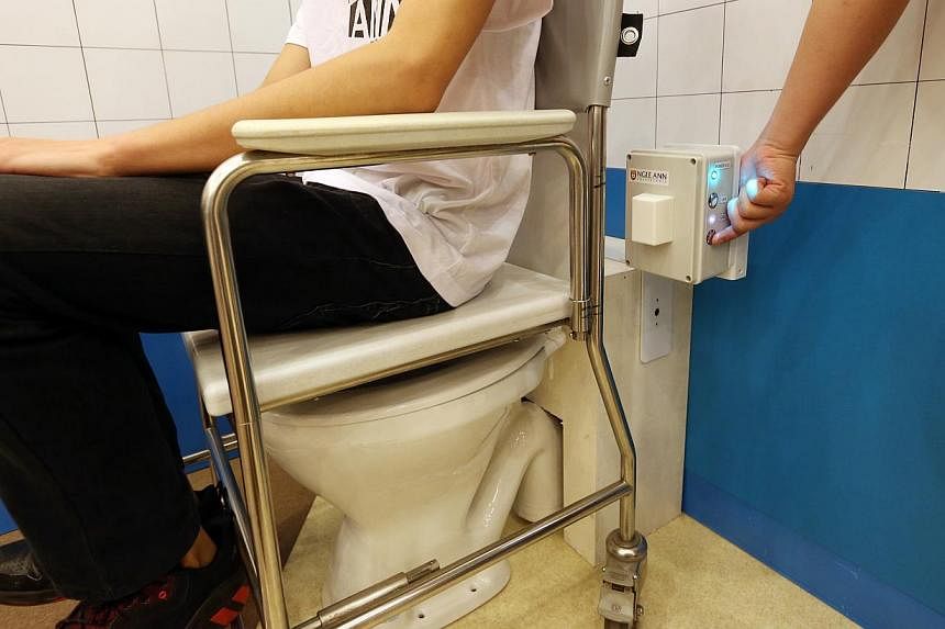 The battery-operated toilet sensor triggers an alert when a patient is about to stand up and put him or herself at risk of falling.&nbsp;-- ST PHOTO: SEAH KWANG PENG&nbsp;