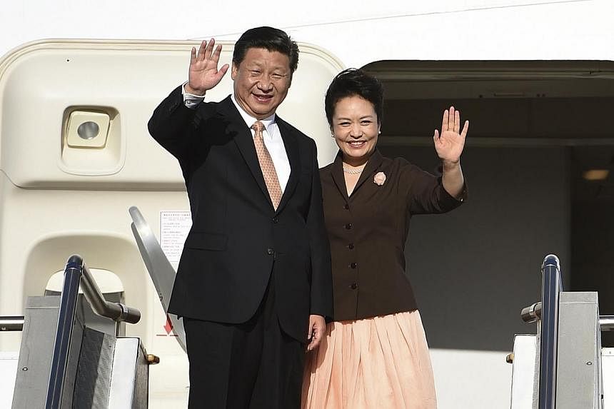 China's President Xi Jinping and his wife Peng Liyuan at Sydney airport before departing from Australia on Nov 19, 2014. -- PHOTO: REUTERS