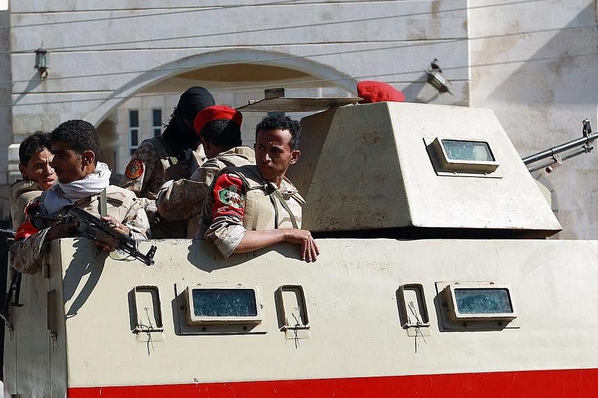 Yemeni security forces hold a position as they guard outside a court during a hearing for Al-Qaeda suspects accused of undermining state security at their trial in Sanaa on Nov 25, 2014. -- PHOTO: AFP&nbsp;