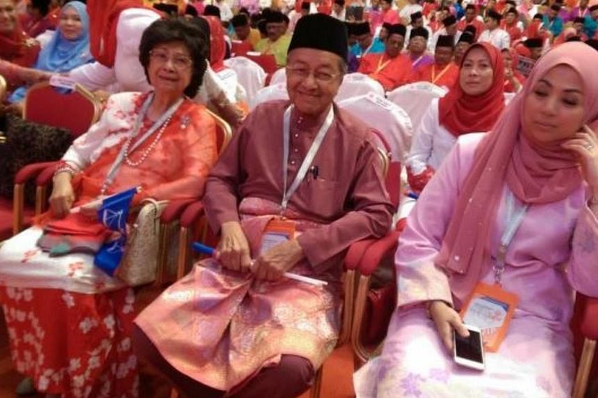 Dr Mahathir (centre) and his wife Siti Hasmah (left) at the Umno general assembly. -- PHOTO: THE STAR/ASIA NEWS NETWORK